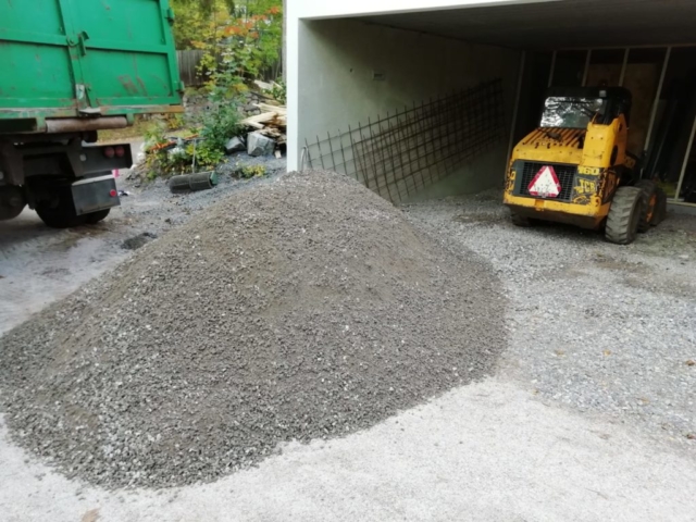 Murskeen levitys Bobcat-kuormaajalla